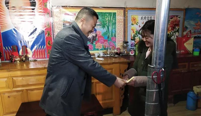 堅(jiān)持精準(zhǔn)幫扶，合力脫貧攻堅(jiān)——市龍江城鄉(xiāng)發(fā)展集團(tuán)、隴南太平洋財(cái)險(xiǎn)公司聯(lián)合開(kāi)展幫扶文縣橋頭鎮(zhèn)安子坡村2019年春節(jié)慰問(wèn)活動(dòng)