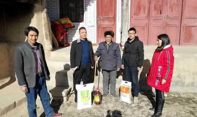 堅(jiān)持精準(zhǔn)幫扶，合力脫貧攻堅(jiān)——市龍江城鄉(xiāng)發(fā)展集團(tuán)、隴南太平洋財(cái)險(xiǎn)公司聯(lián)合開(kāi)展幫扶文縣橋頭鎮(zhèn)安子坡村2019年春節(jié)慰問(wèn)活動(dòng)