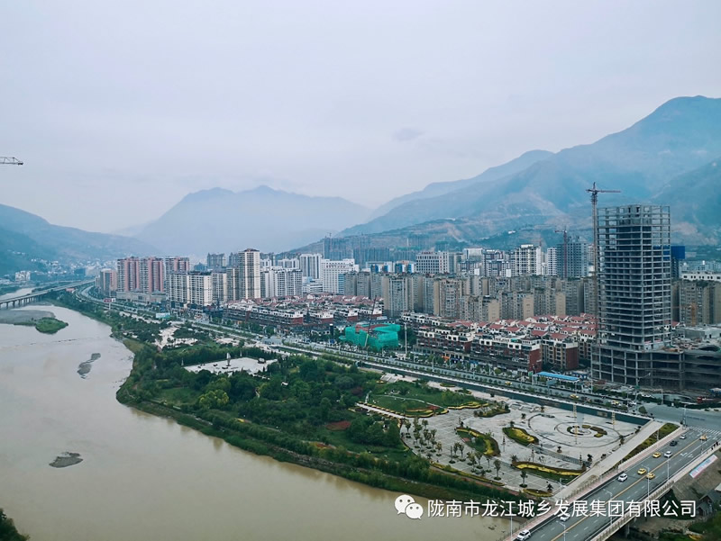 匠心傾注、喜封金頂——龍江?雙子座商住小區(qū)主體順利封頂