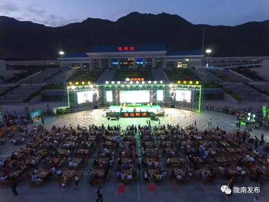 好嗨喲！隴南第一屆青島啤酒節(jié)開(kāi)幕啦，為期8天