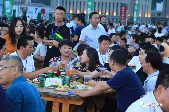 好嗨喲！隴南第一屆青島啤酒節(jié)開幕啦，為期8天