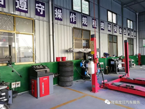 金錘鈑金，銀槍噴漆！龍江汽修值得信賴！