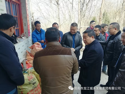 市龍江集團在文縣橋頭鎮(zhèn)安子坡村開展“解難題、辦實事、送溫暖”活動