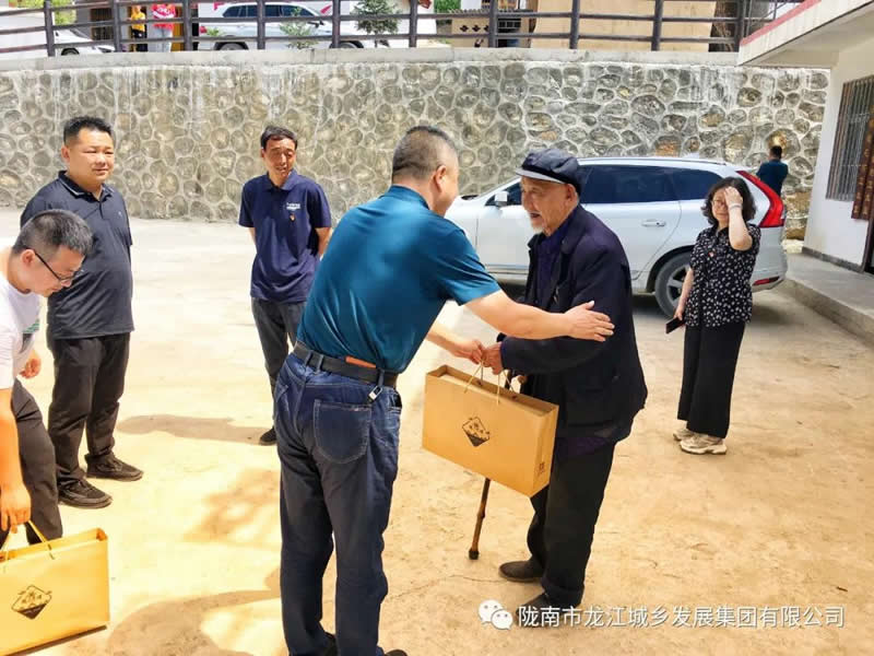 “感黨恩、憶黨史”，--市龍江城鄉(xiāng)發(fā)展集團(tuán)公司開展慶祝建黨99周年主題黨日活動(dòng)